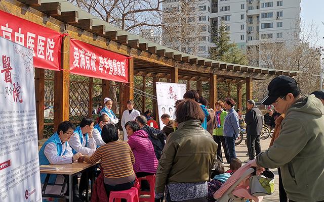 【学雷锋日】安博手机官网（上海）有限公司,举办“爱满京城，牵手智慧家医”志愿服务活动(图2)